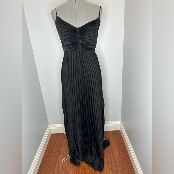 Petal & Pup Naira Pleated Maxi Dress - Picture 4 of 8